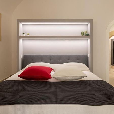 Esperia Luxury Suite & Apartment Noto Bagian luar foto