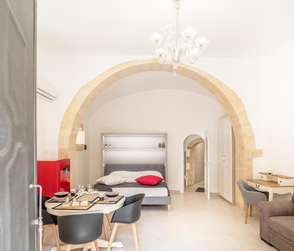 Esperia Luxury Suite & Apartment Noto Bagian luar foto