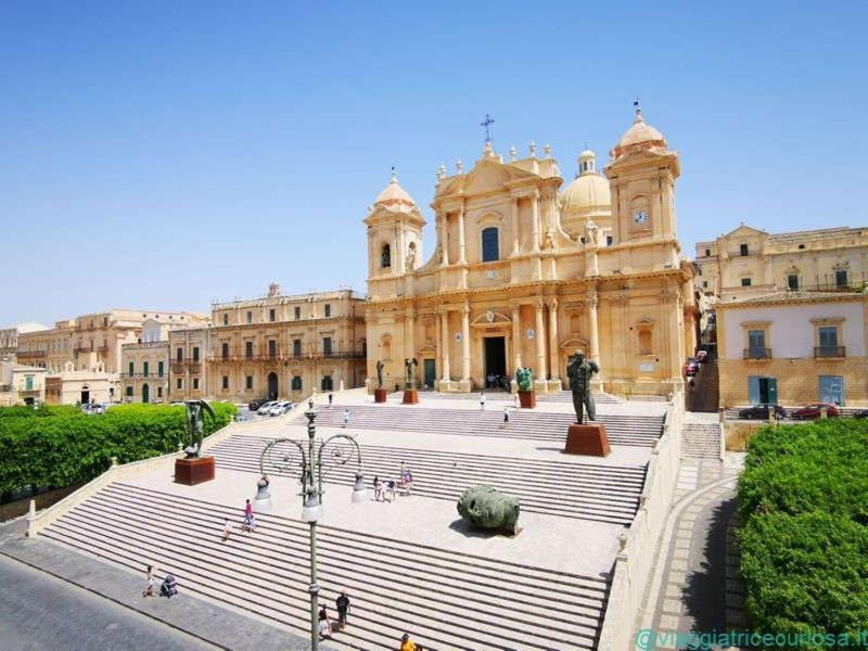 Esperia Luxury Suite & Apartment Noto Bagian luar foto