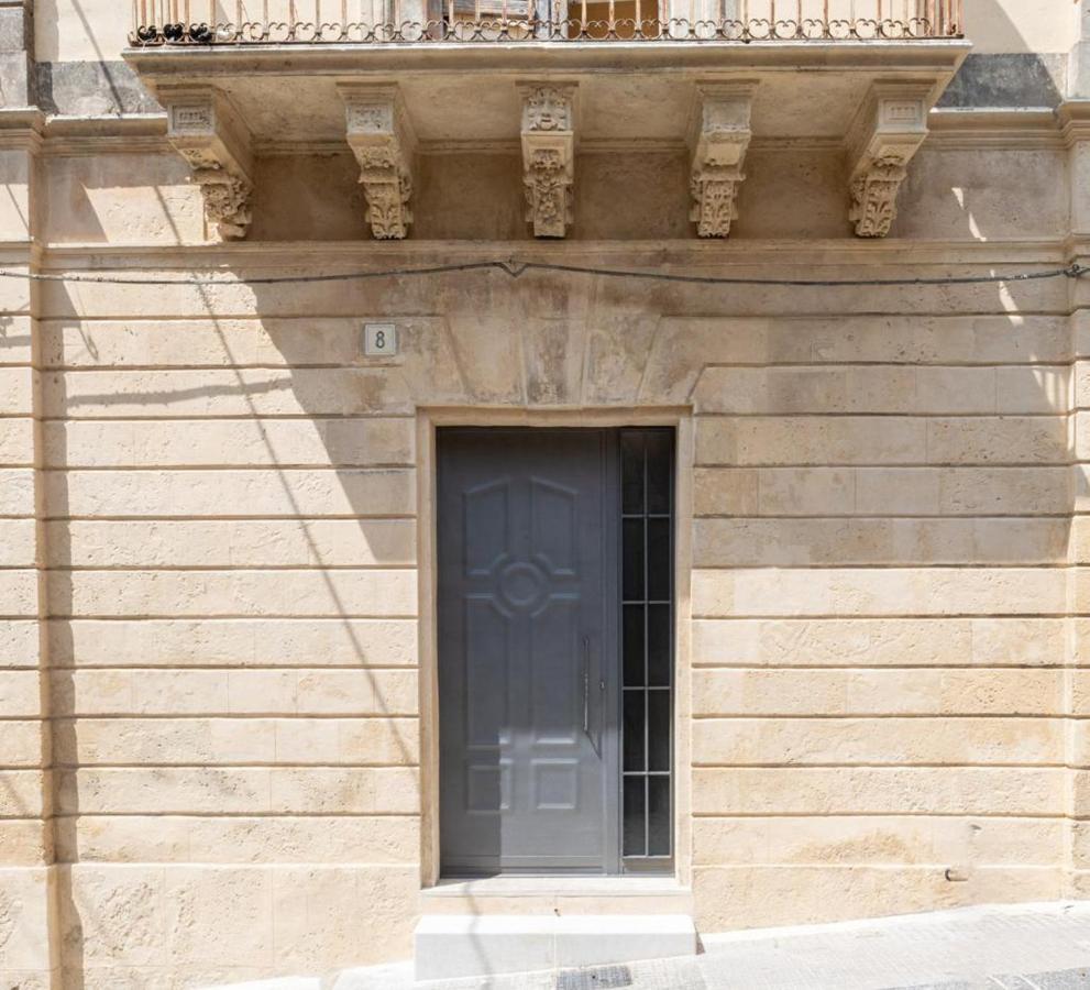 Esperia Luxury Suite & Apartment Noto Bagian luar foto