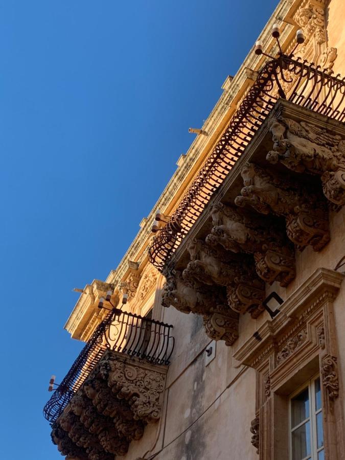 Esperia Luxury Suite & Apartment Noto Bagian luar foto